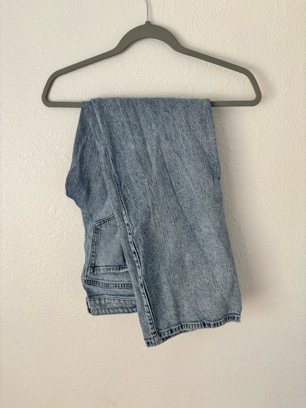 BKE Andi Light Blue Wide Leg Jeans



The zipper is broken